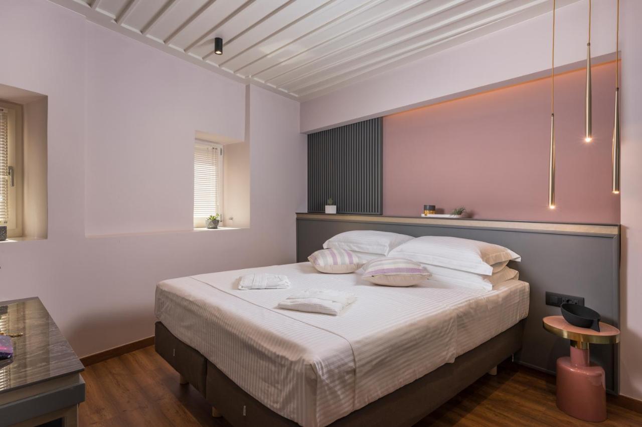 Veneri Boutique Suites Chrissi Akti Chania Exterior foto